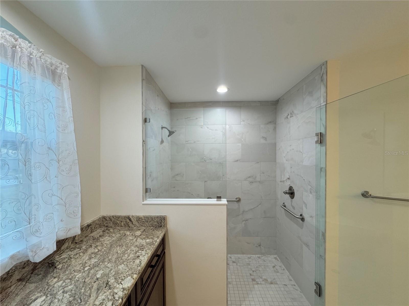 Listing photo id 39 for 2218 Heritage Oaks Path