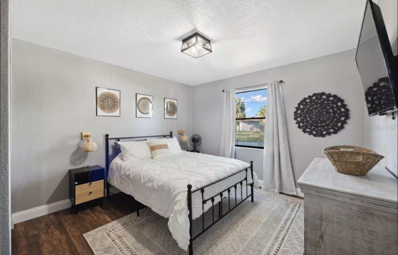 Listing photo id 9 for 2195 Slewfoot Path