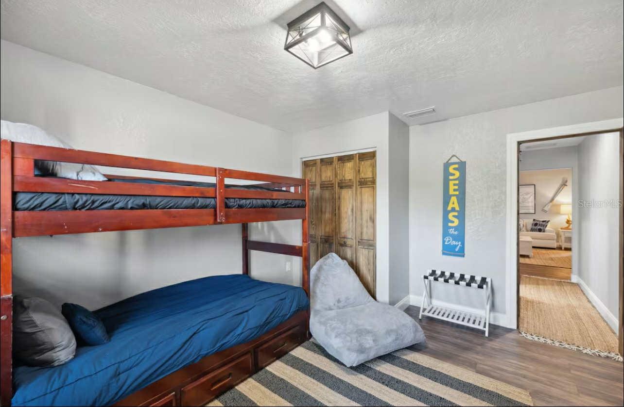 Listing photo id 10 for 2195 Slewfoot Path