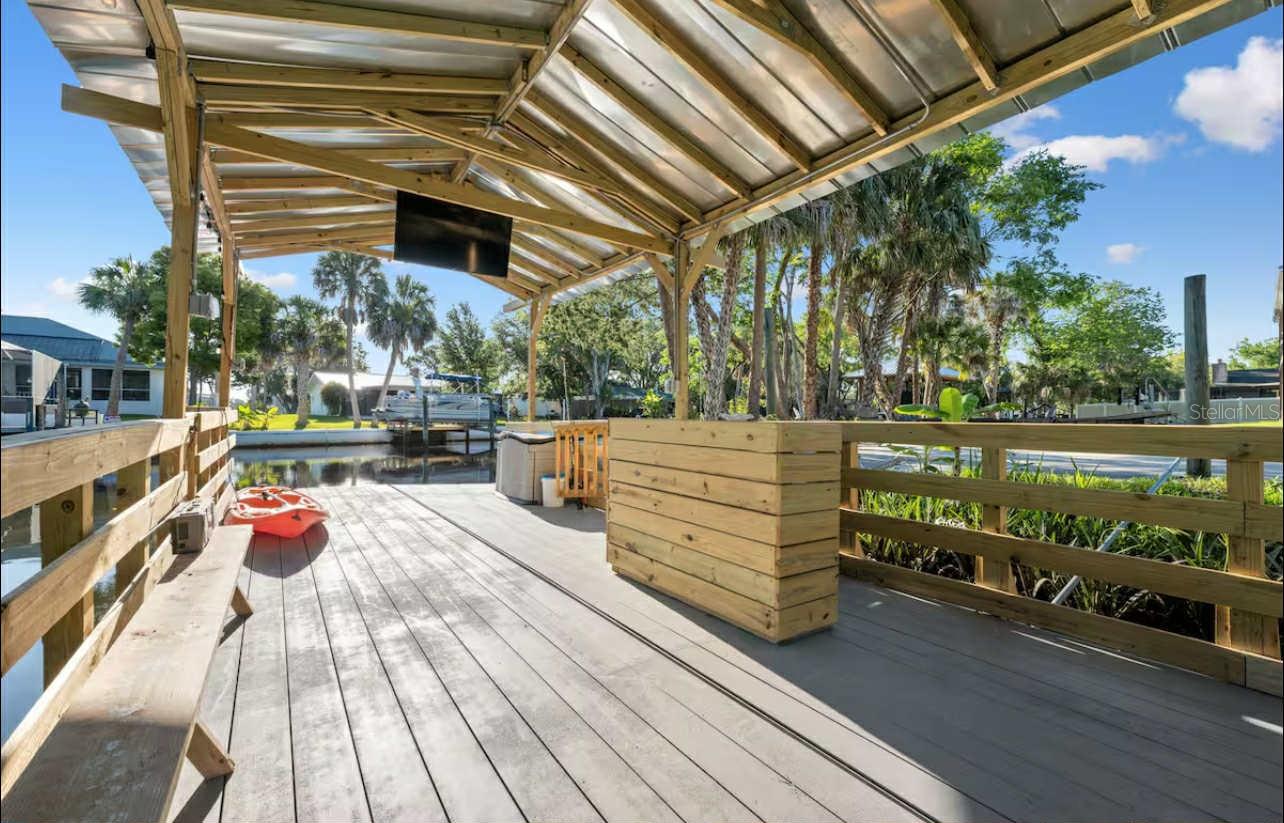 Listing photo id 13 for 2195 Slewfoot Path