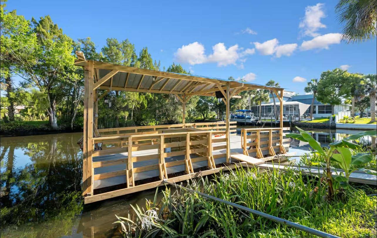 Listing photo id 16 for 2195 Slewfoot Path