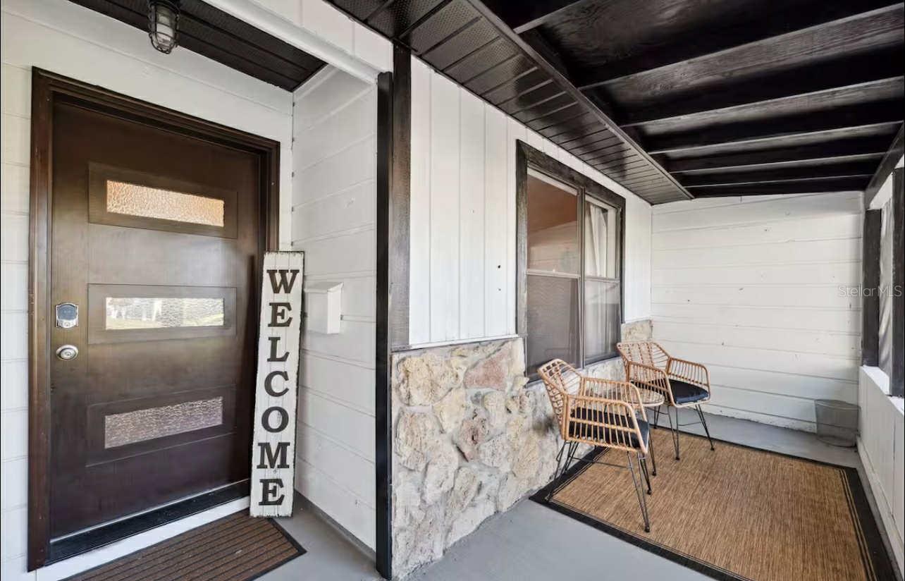 Listing photo id 0 for 2195 Slewfoot Path