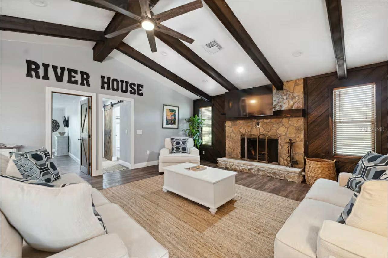 Listing photo id 1 for 2195 Slewfoot Path