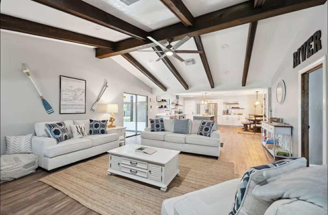 Listing photo id 2 for 2195 Slewfoot Path