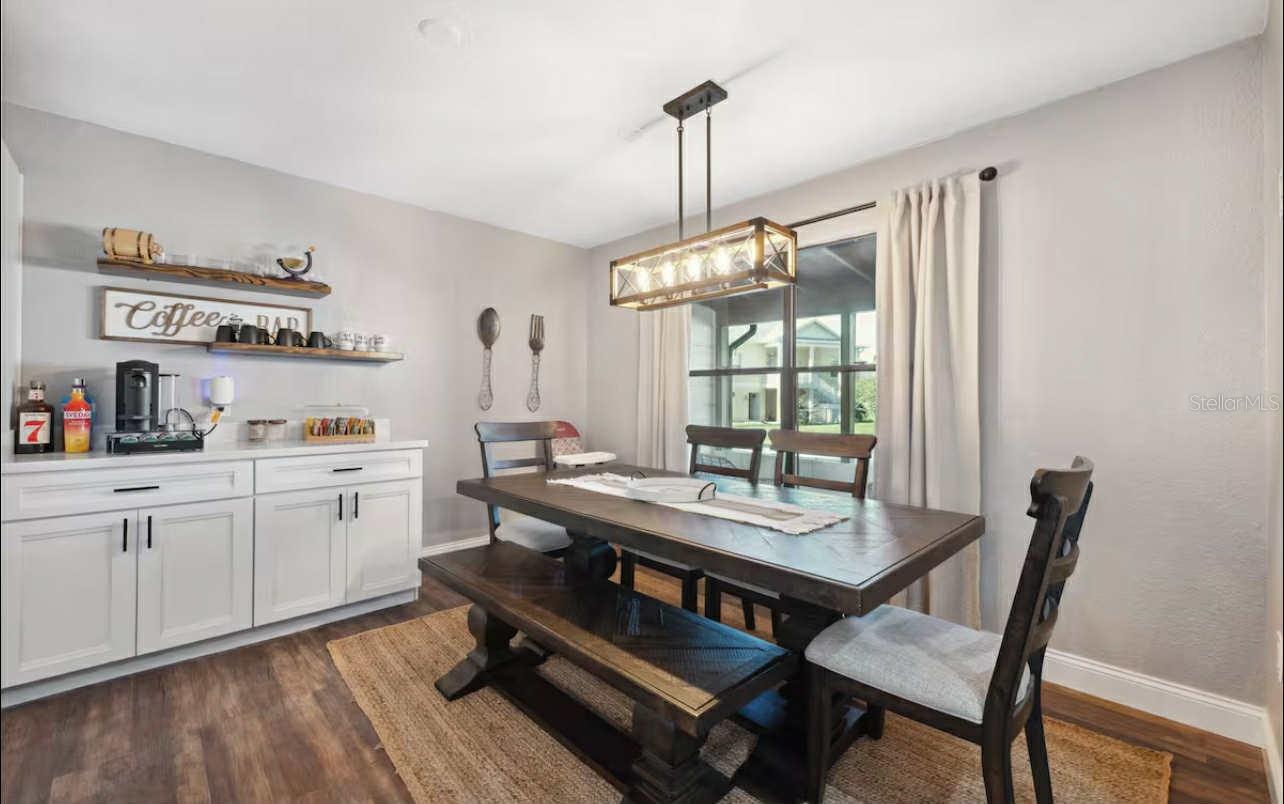 Listing photo id 4 for 2195 Slewfoot Path