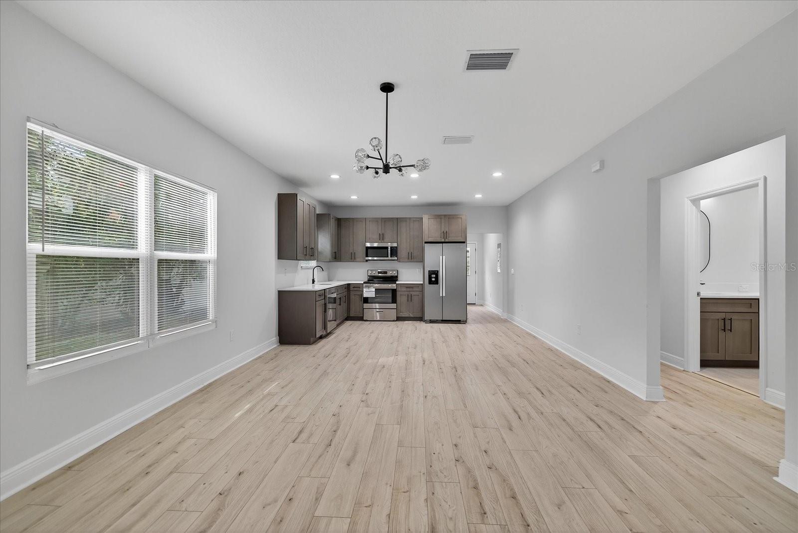 Image 14 of 36 For 1305 Burton Street