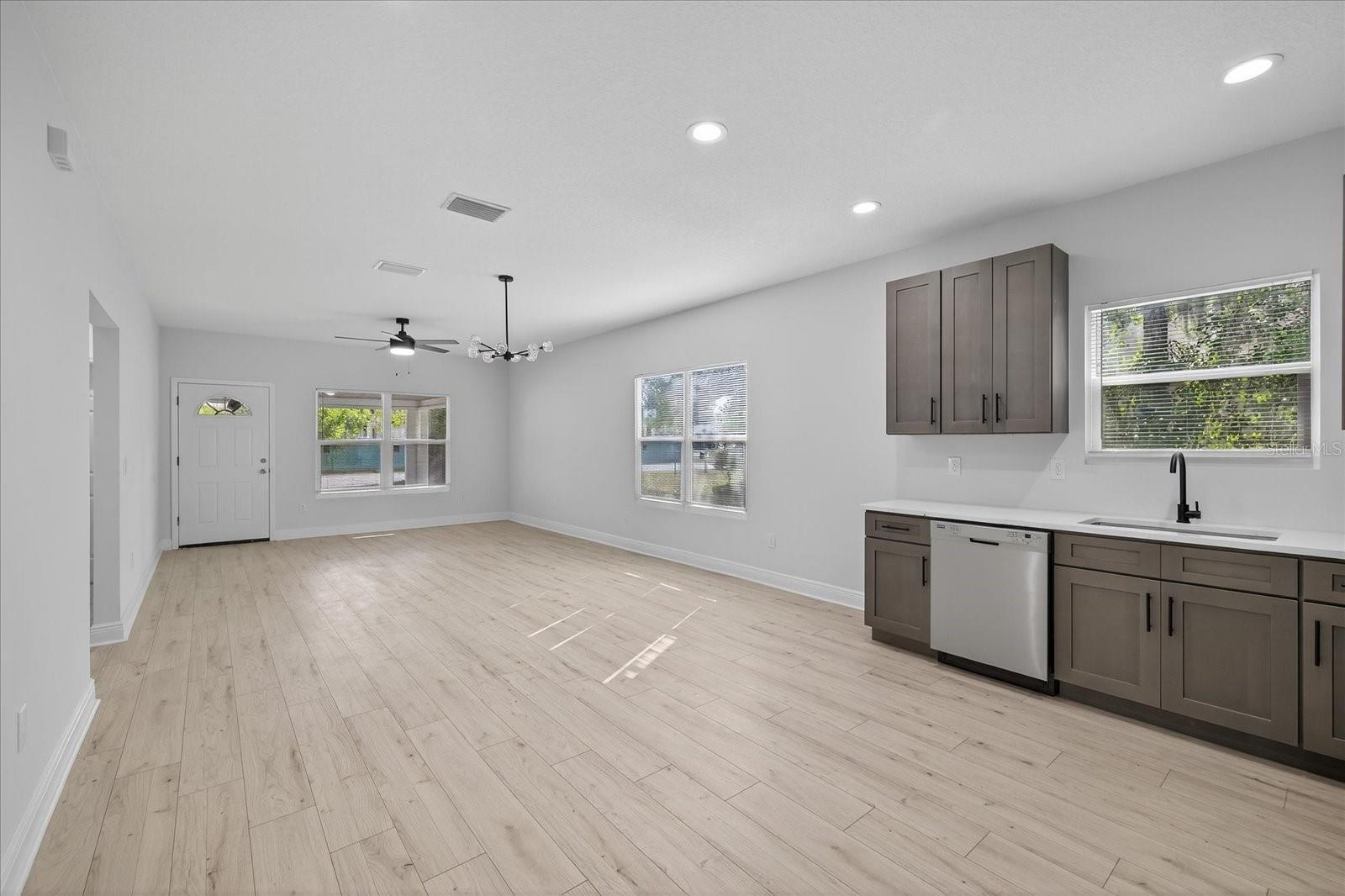 Image 17 of 36 For 1305 Burton Street