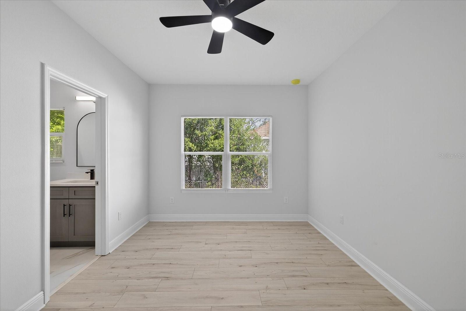 Image 22 of 36 For 1305 Burton Street