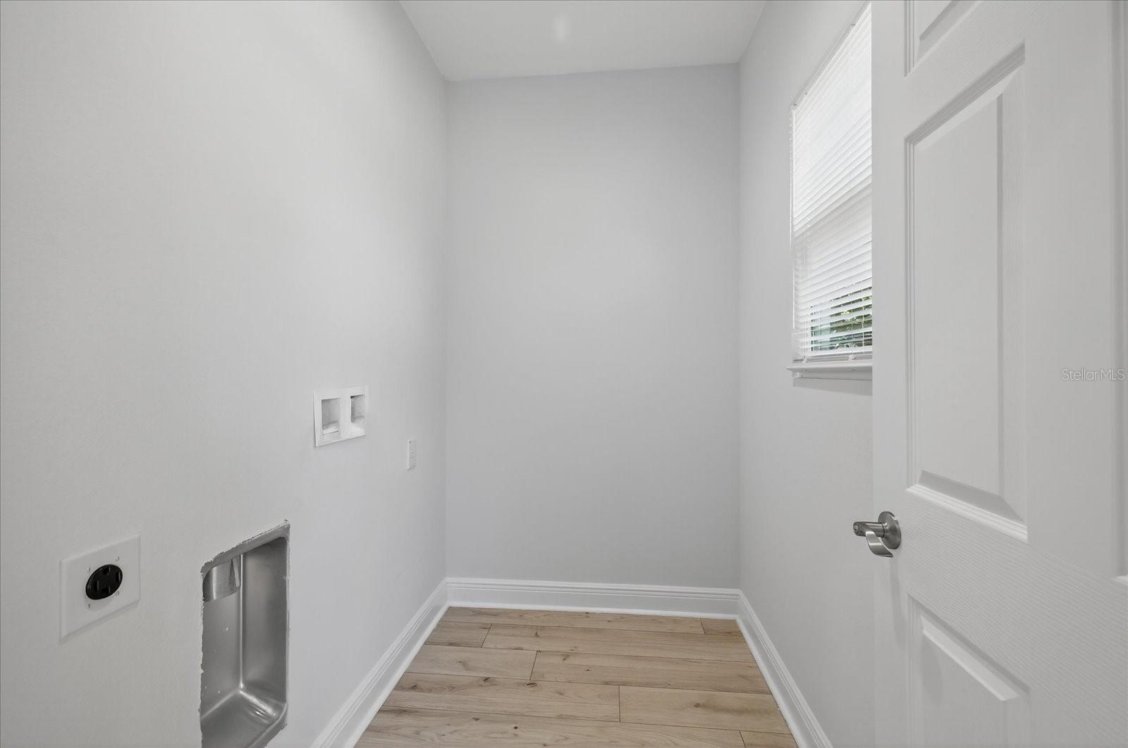 Image 32 of 36 For 1305 Burton Street