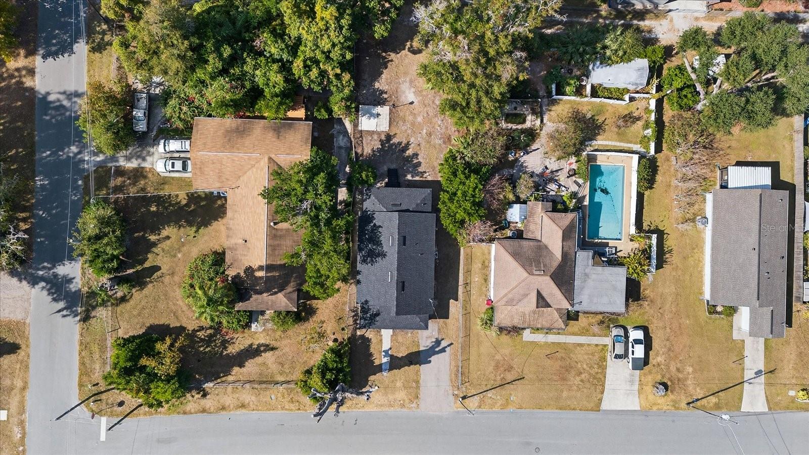 Image 4 of 36 For 1305 Burton Street