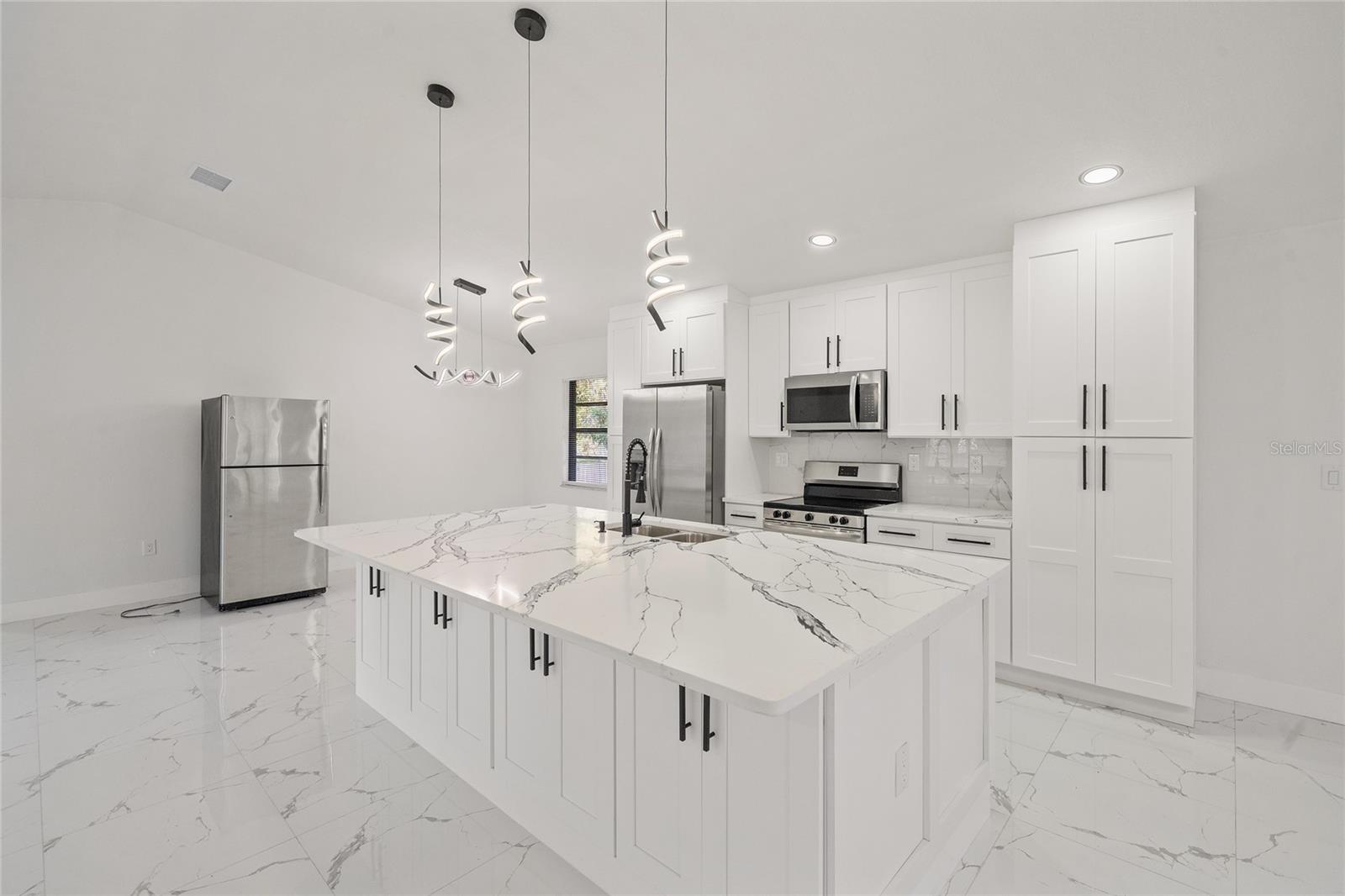 Image 13 of 36 For 10190 Thayer Street