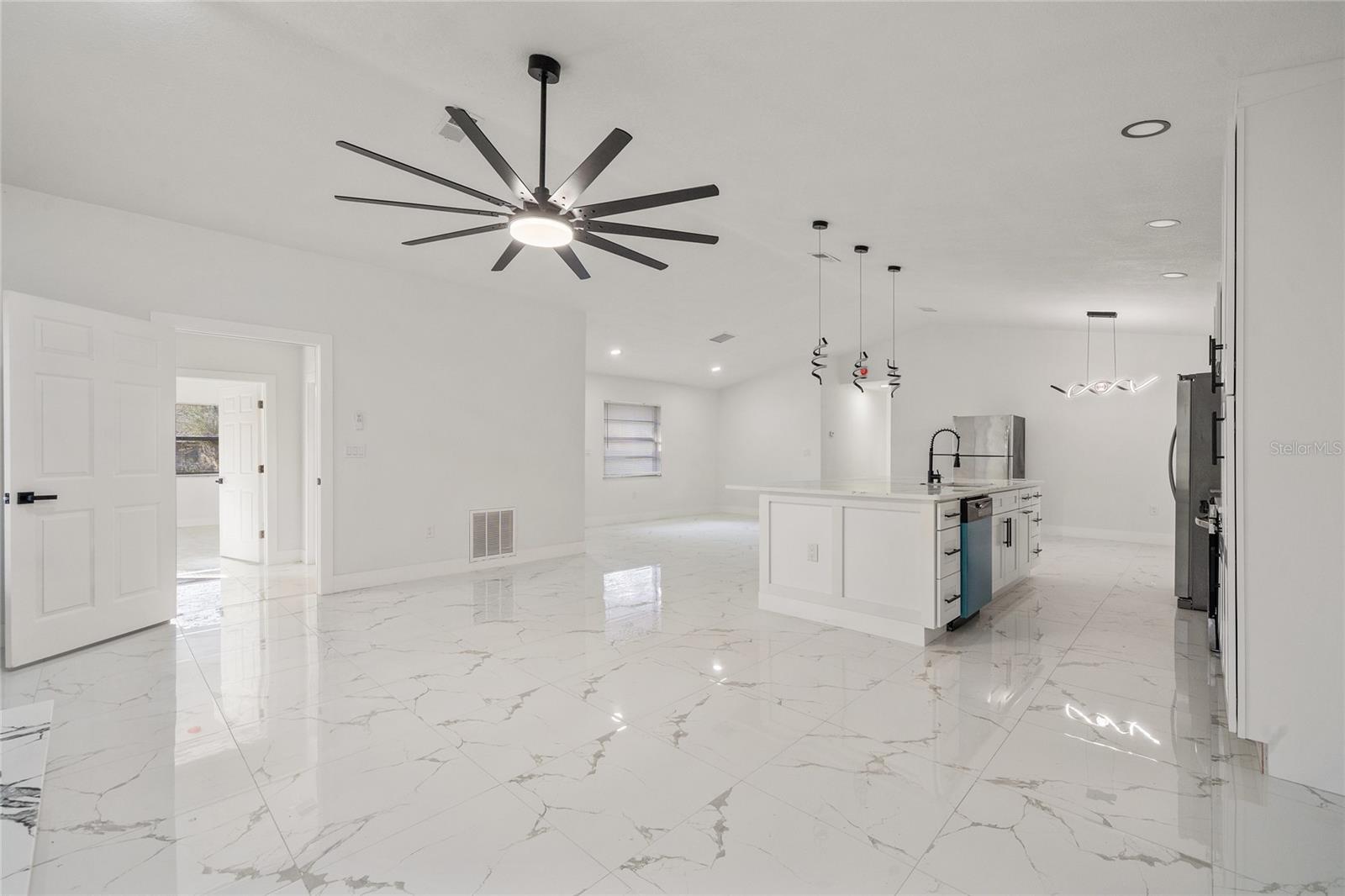 Image 19 of 36 For 10190 Thayer Street