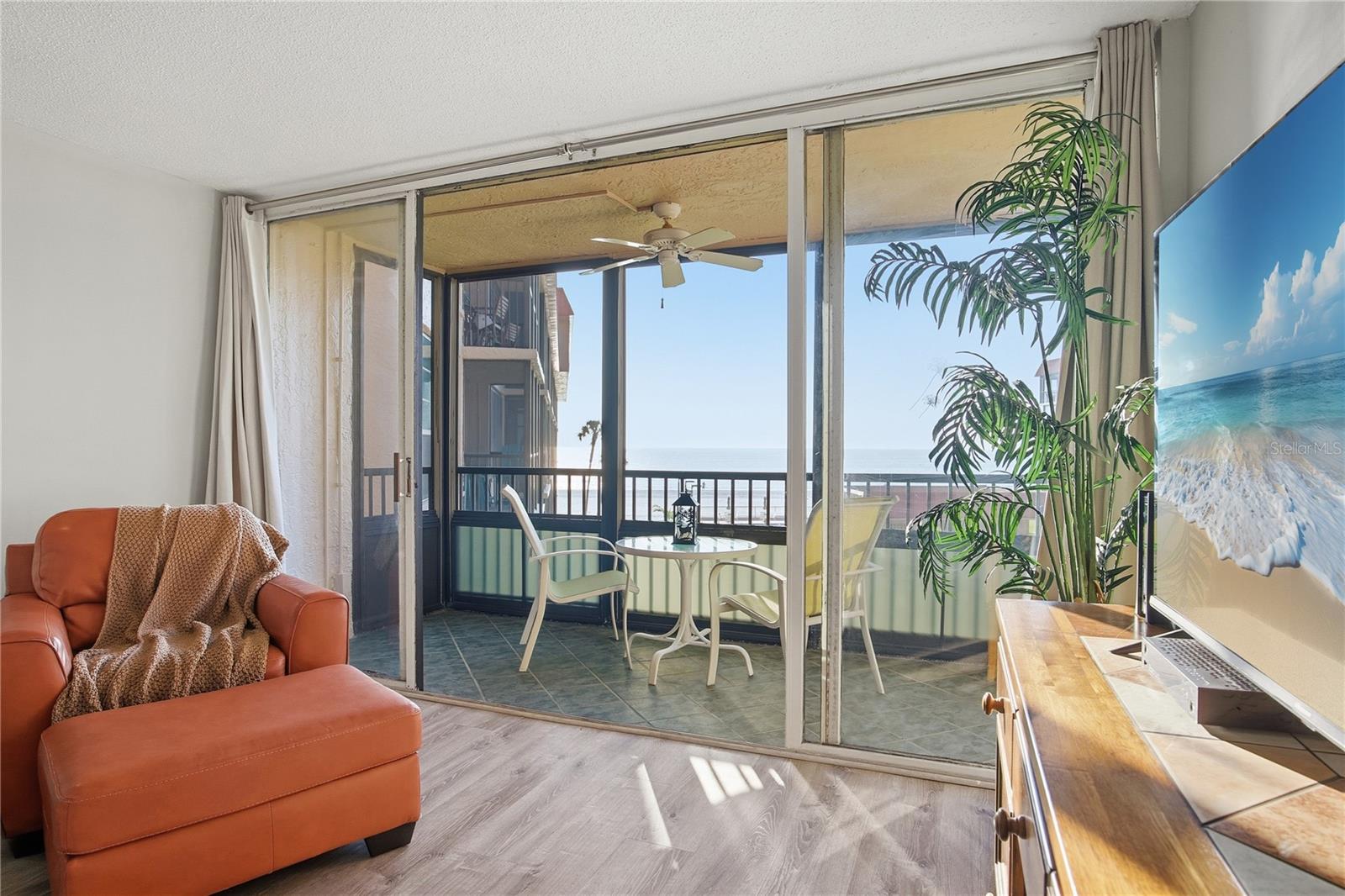 Listing photo id 9 for 17580 Gulf Boulevard 302