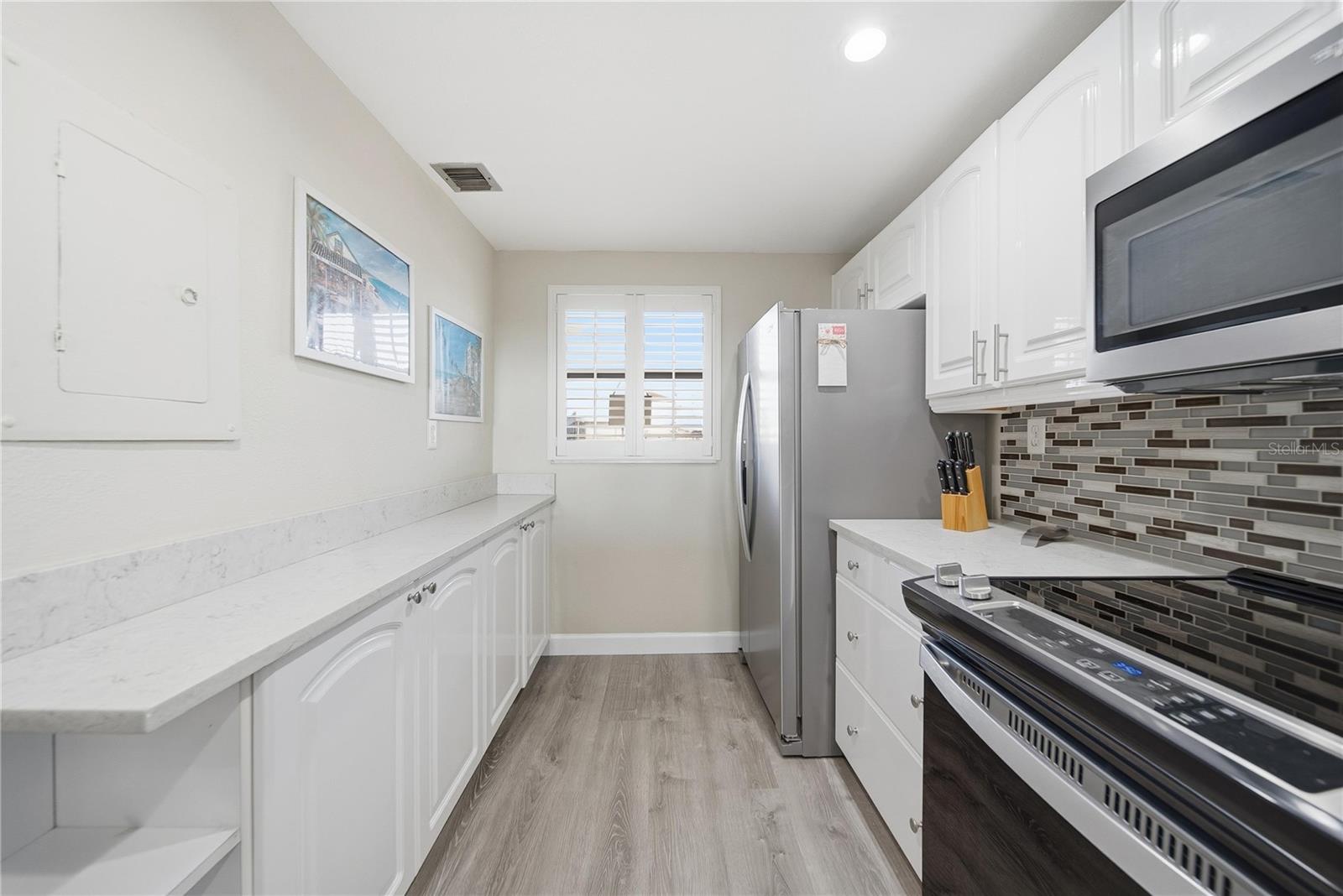 Listing photo id 13 for 17580 Gulf Boulevard 302