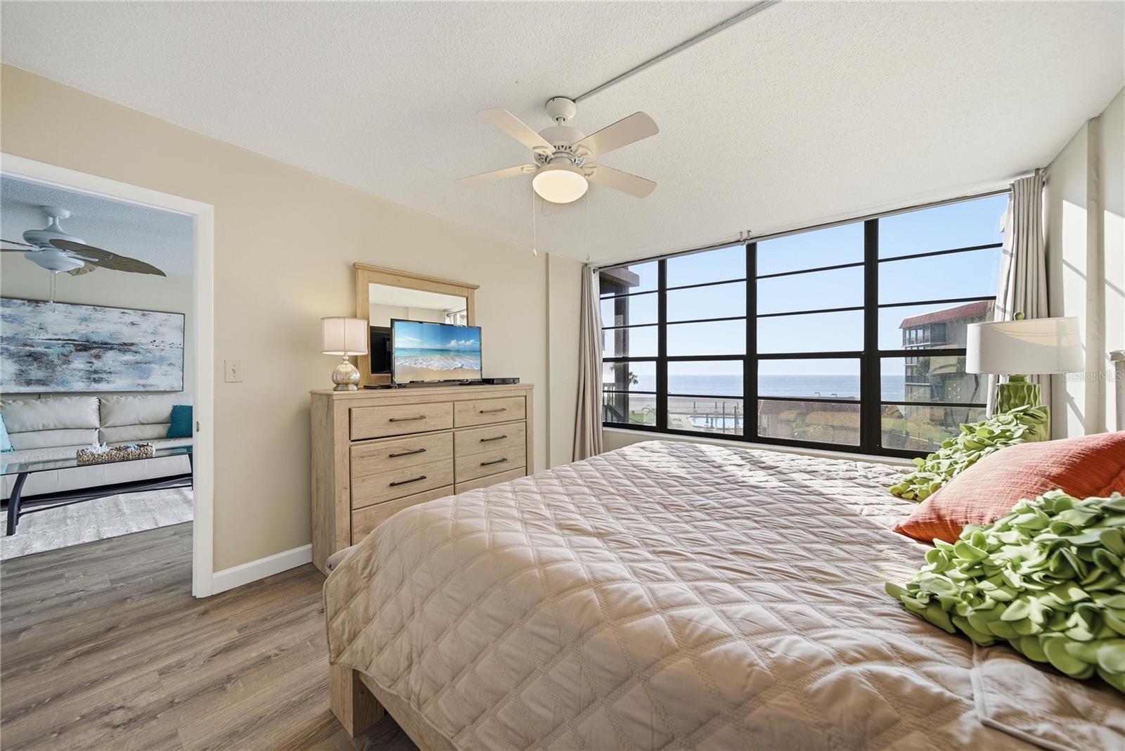 Listing photo id 14 for 17580 Gulf Boulevard 302