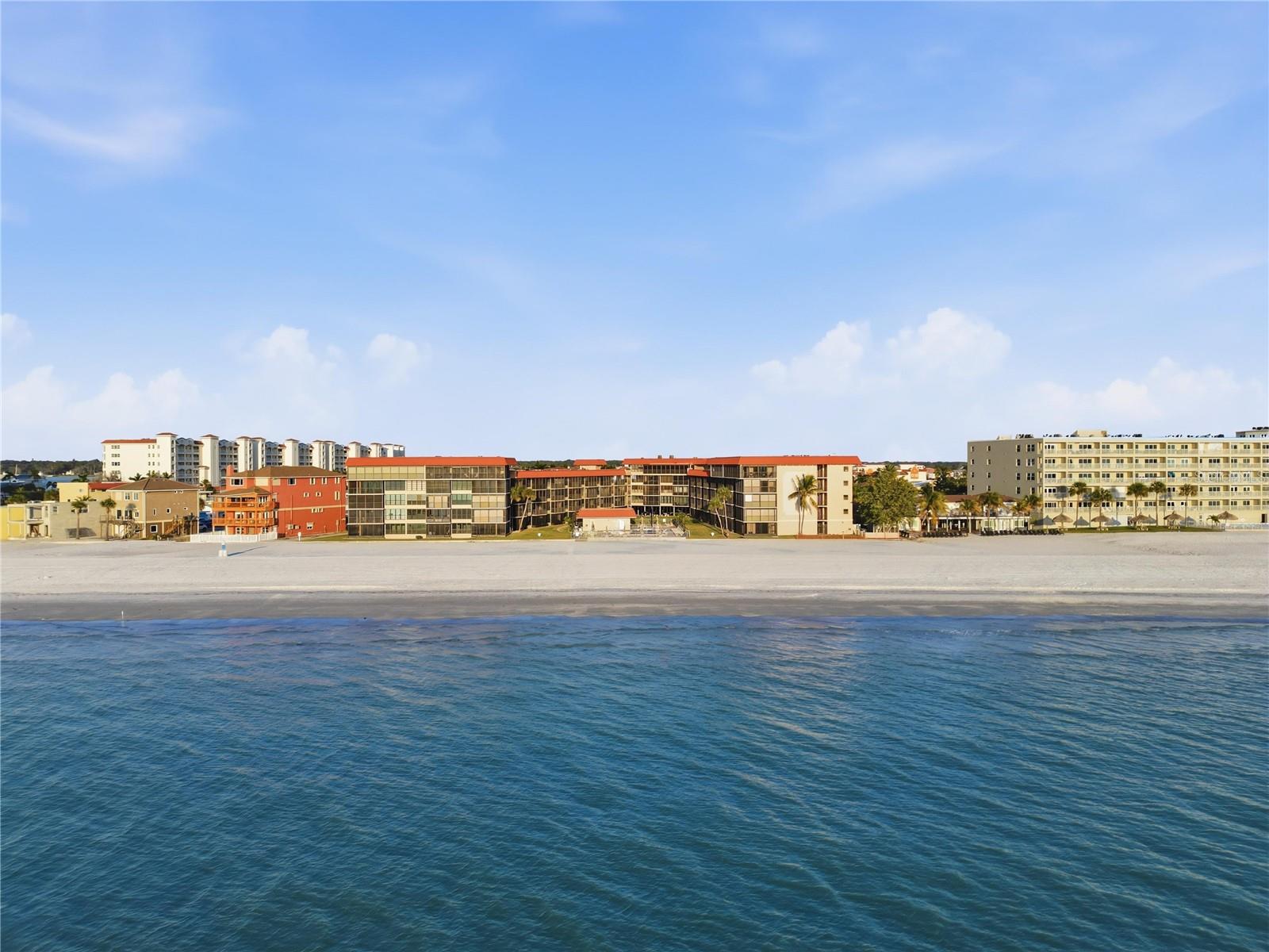 Listing photo id 24 for 17580 Gulf Boulevard 302