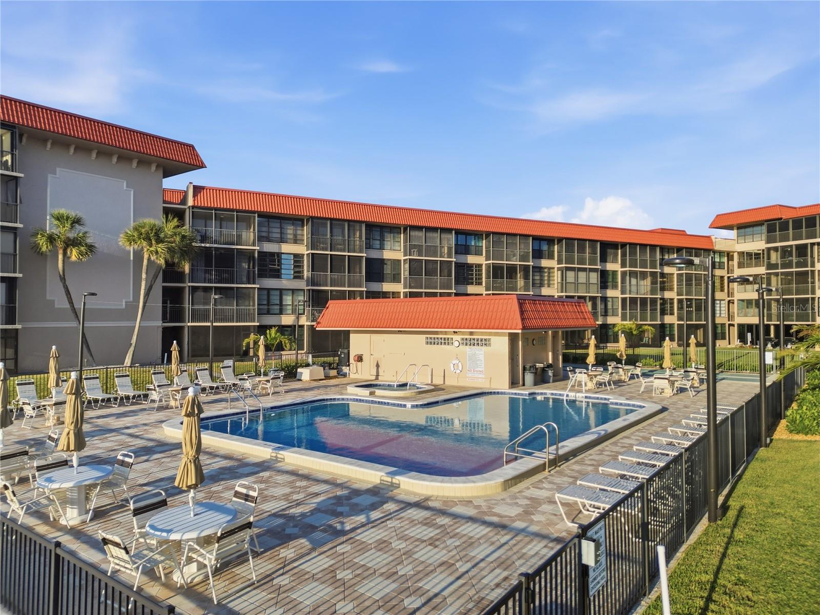 Listing photo id 25 for 17580 Gulf Boulevard 302