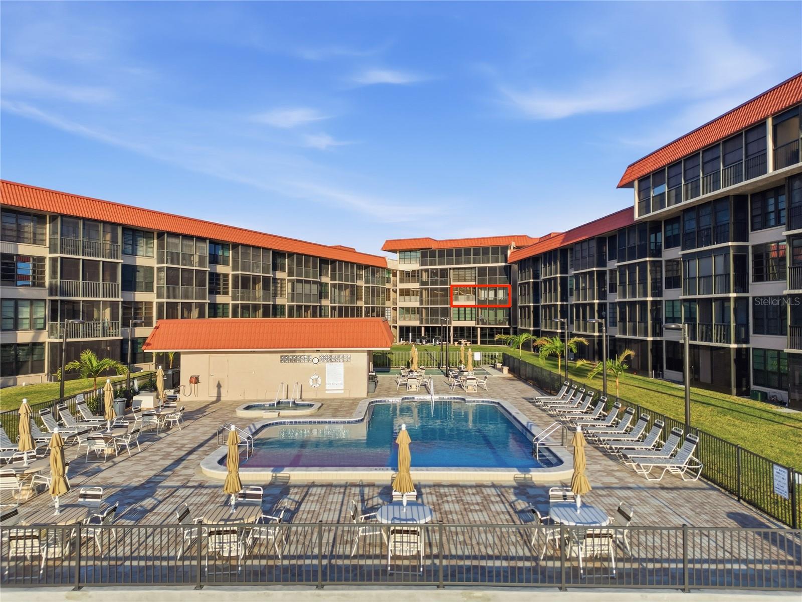 Listing photo id 26 for 17580 Gulf Boulevard 302