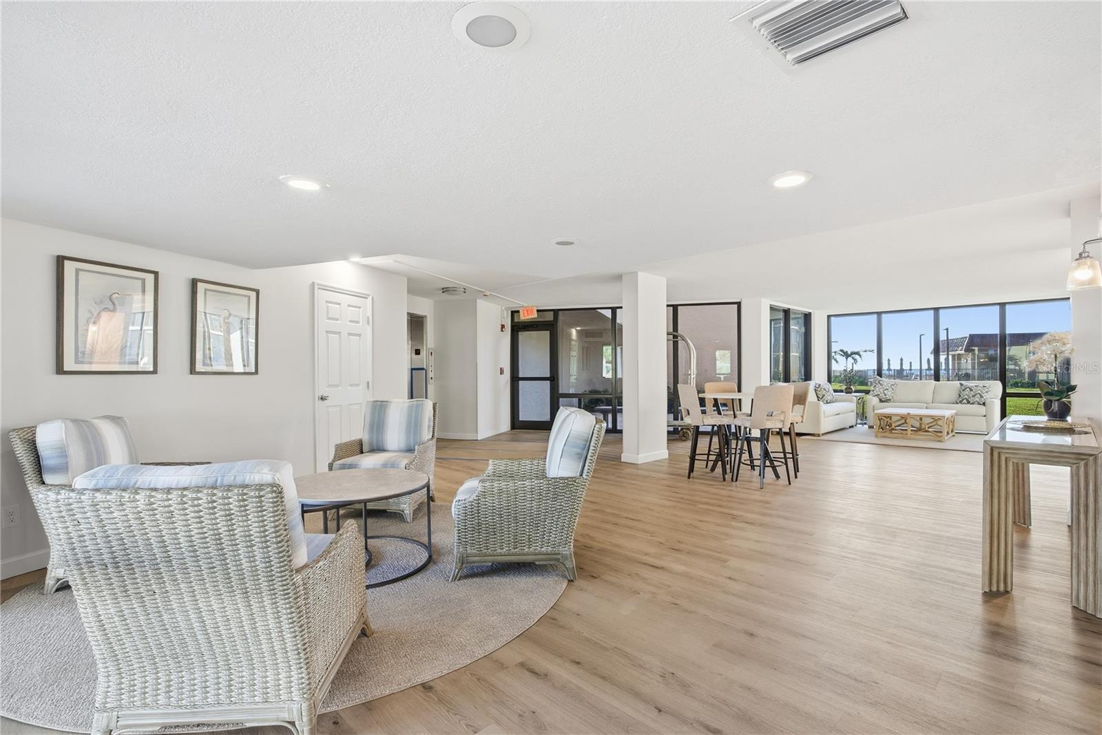 Listing photo id 29 for 17580 Gulf Boulevard 302