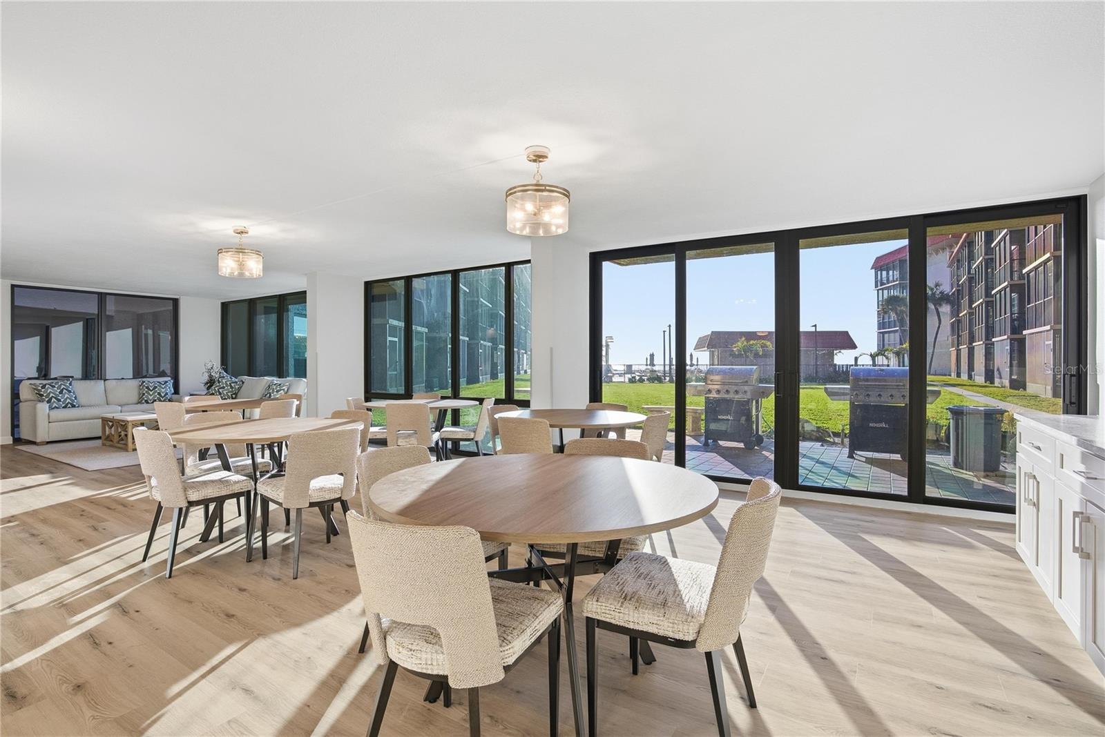 Listing photo id 30 for 17580 Gulf Boulevard 302