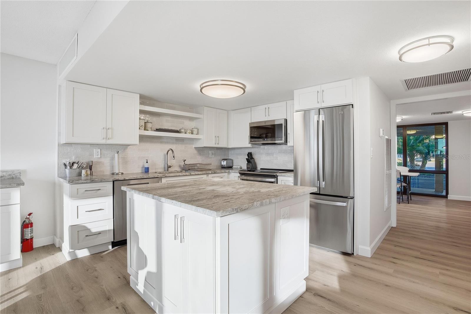 Listing photo id 31 for 17580 Gulf Boulevard 302