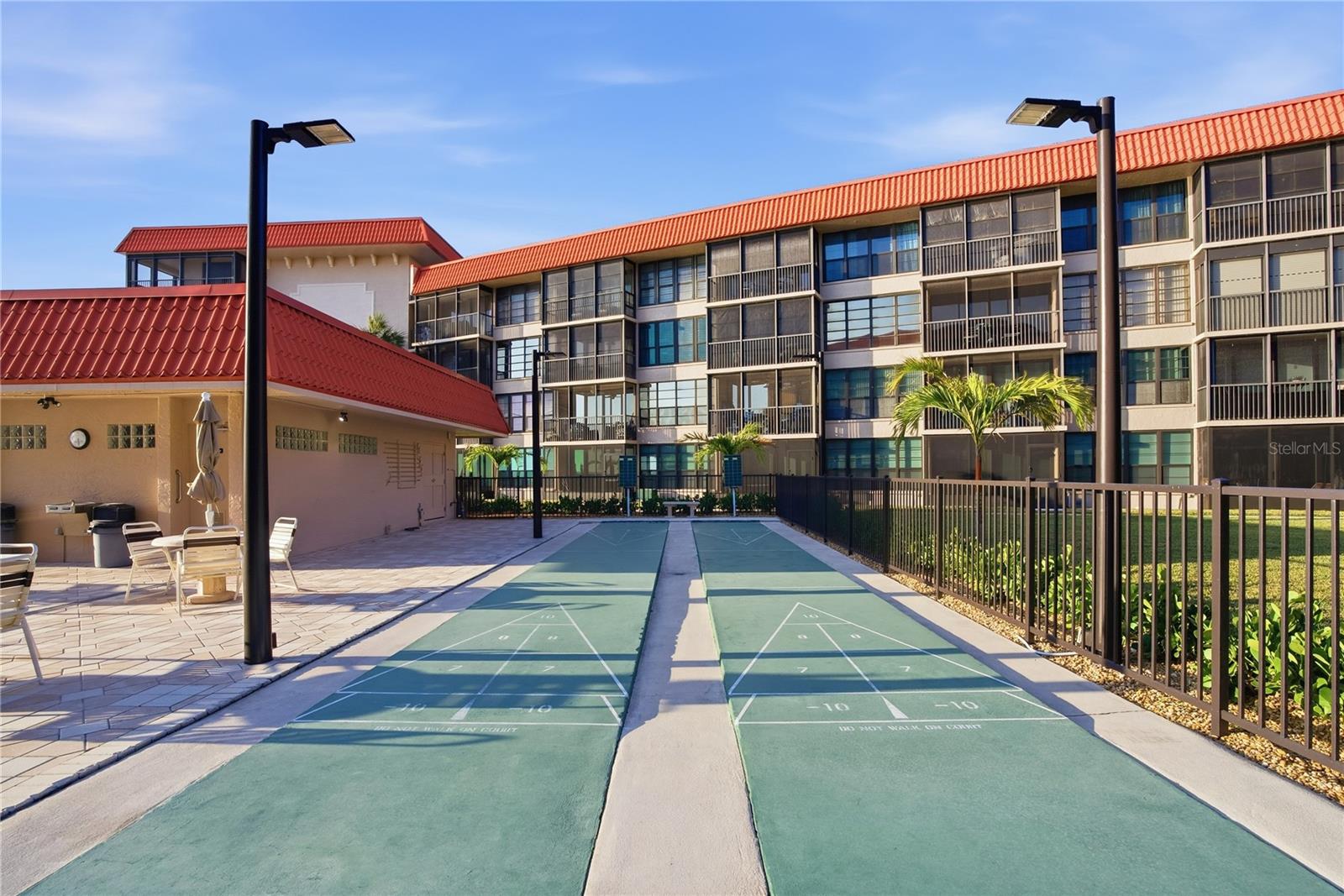 Listing photo id 34 for 17580 Gulf Boulevard 302