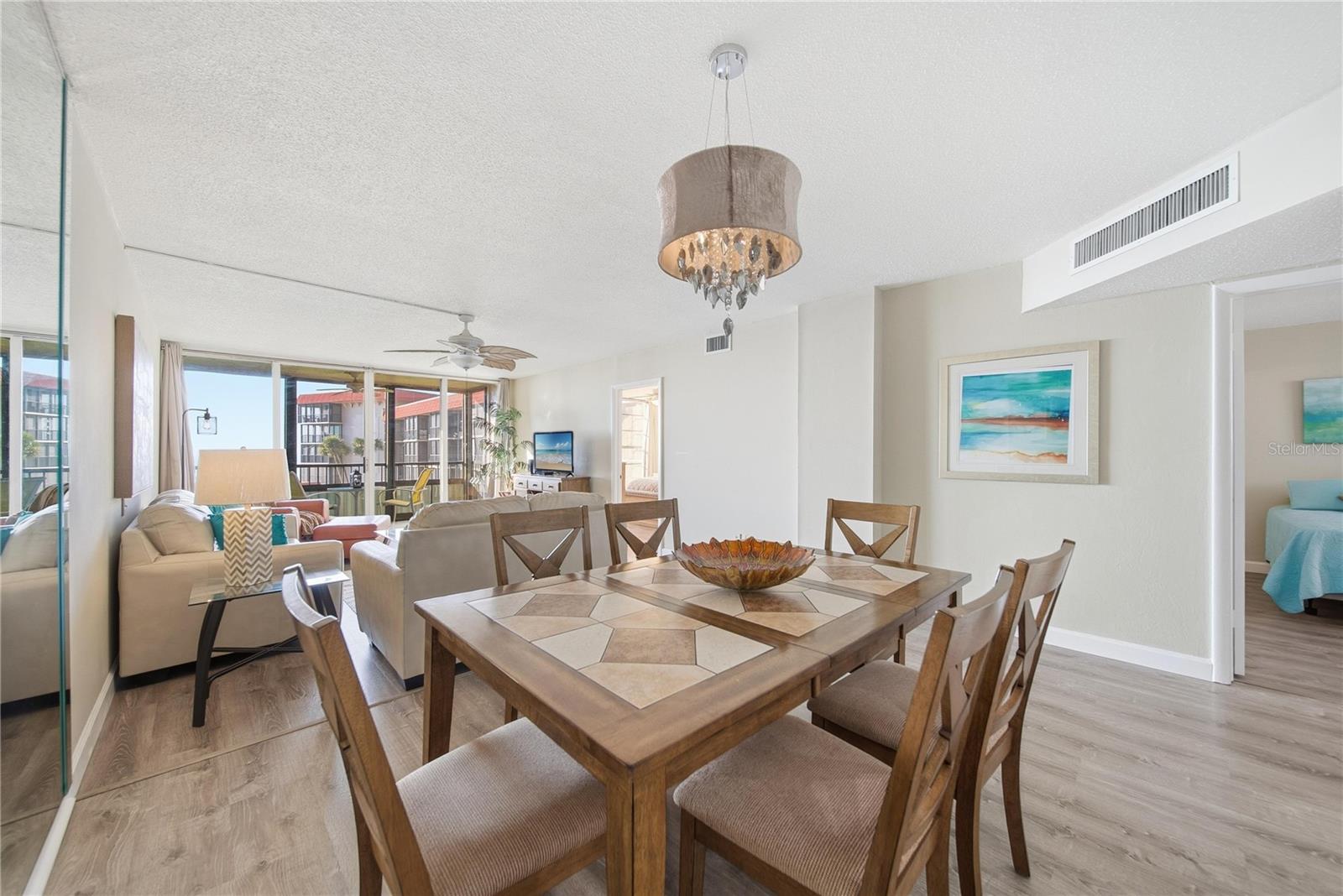 Listing photo id 5 for 17580 Gulf Boulevard 302