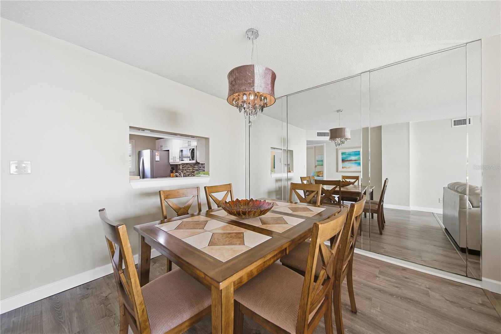 Listing photo id 7 for 17580 Gulf Boulevard 302