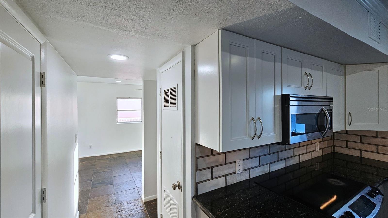 Listing photo id 14 for 1416 83rd Avenue N