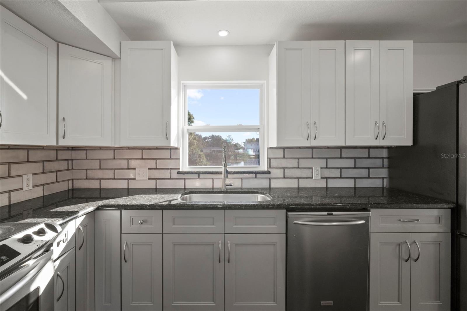 Listing photo id 15 for 1416 83rd Avenue N