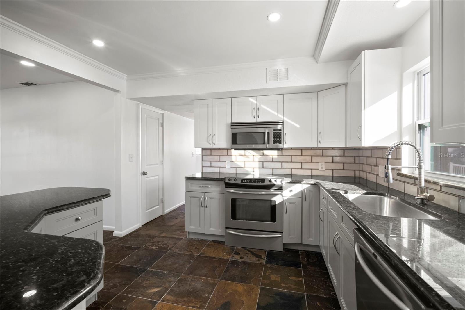 Listing photo id 16 for 1416 83rd Avenue N