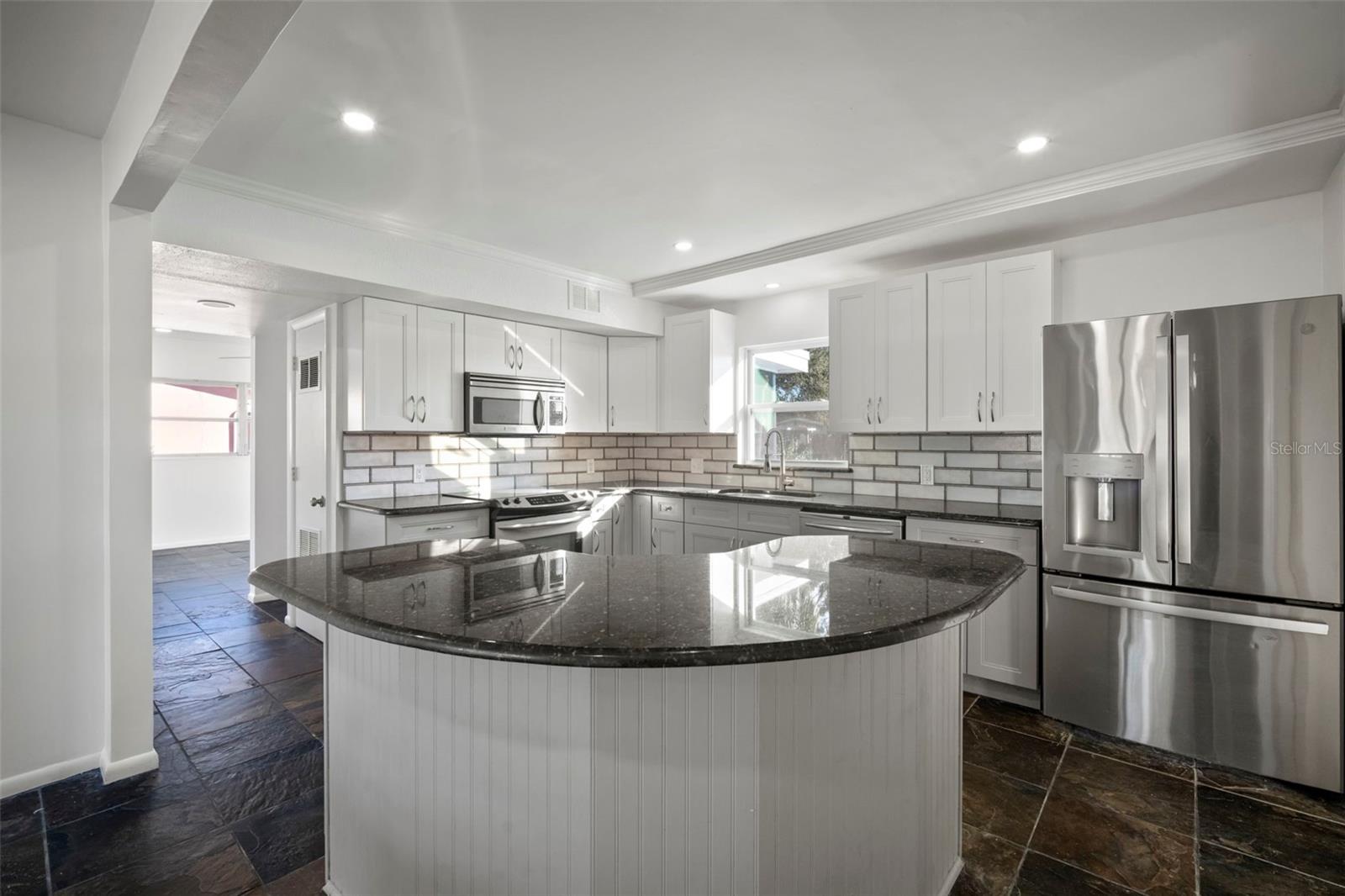 Listing photo id 17 for 1416 83rd Avenue N