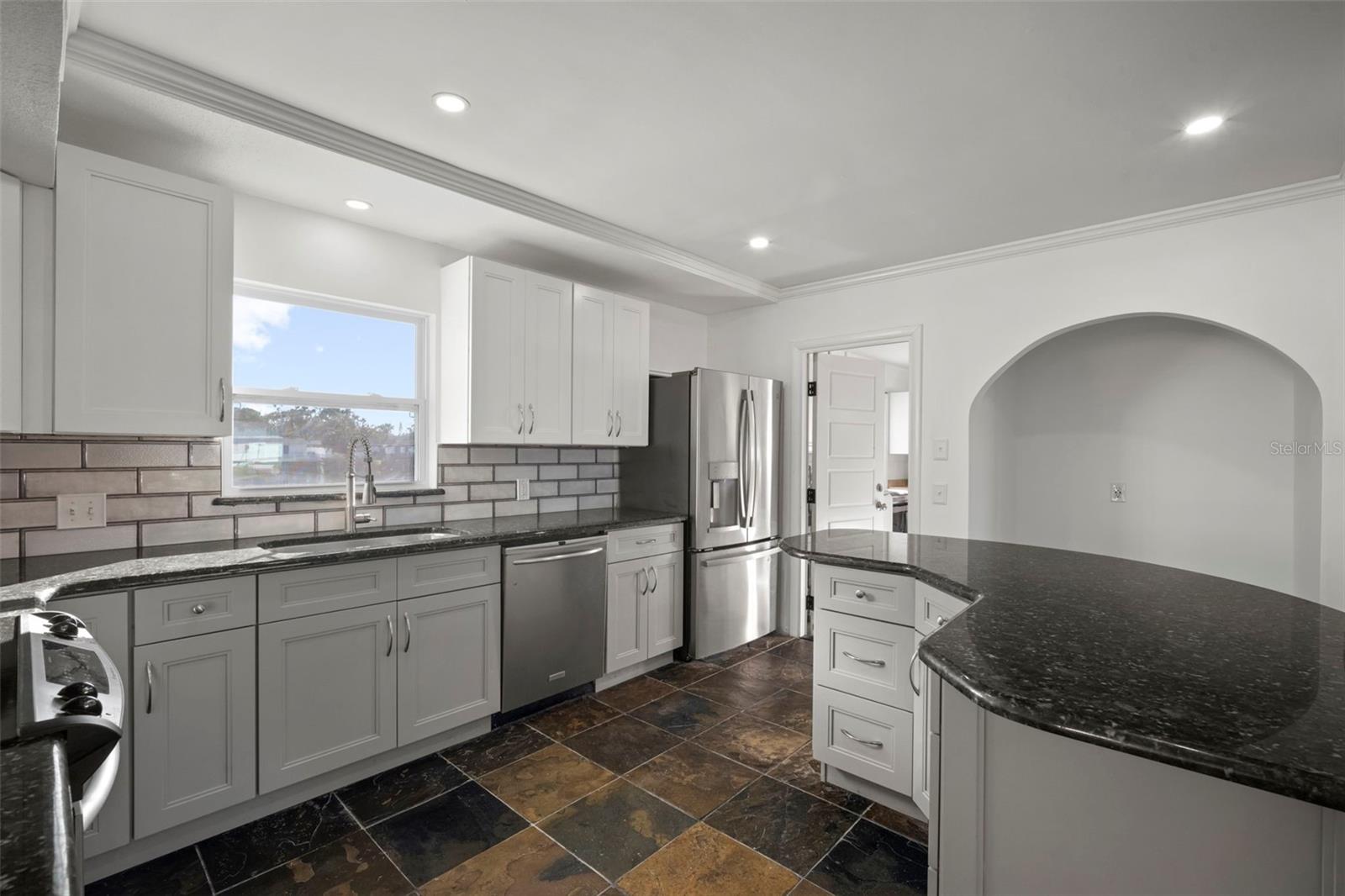 Listing photo id 18 for 1416 83rd Avenue N