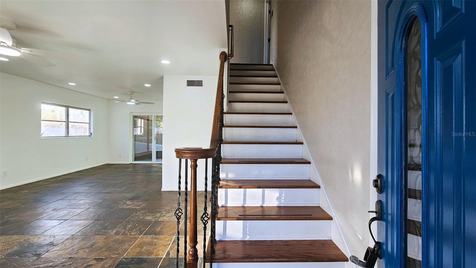 Listing photo id 2 for 1416 83rd Avenue N