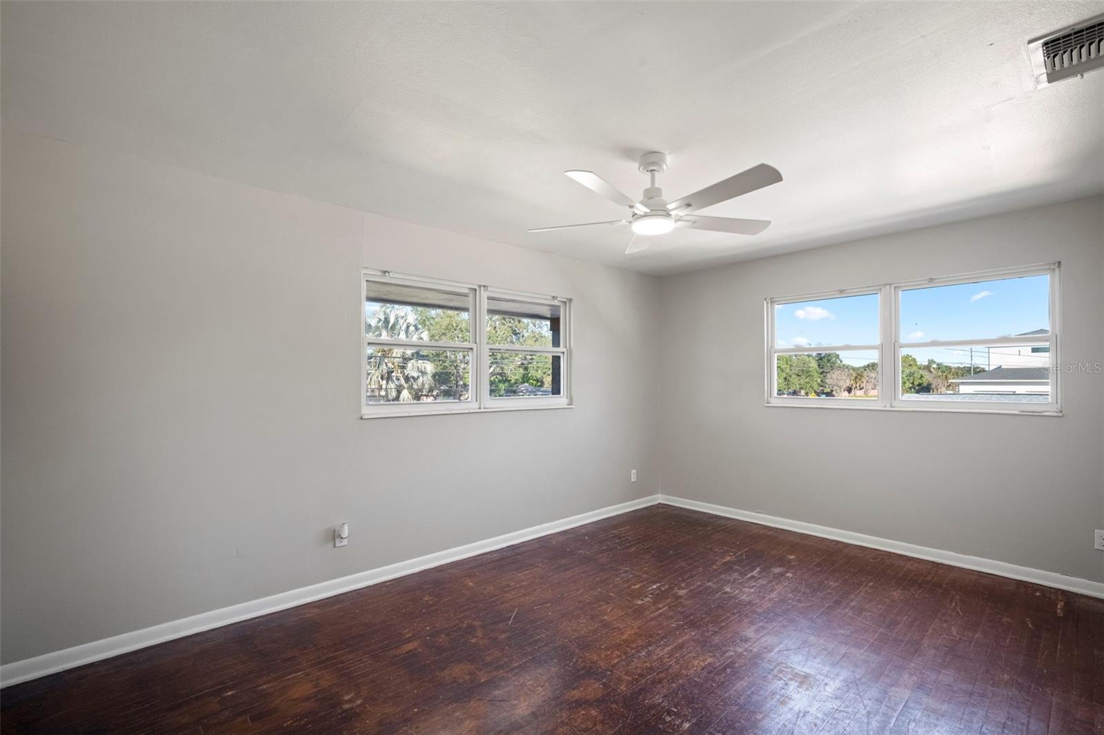 Listing photo id 38 for 1416 83rd Avenue N