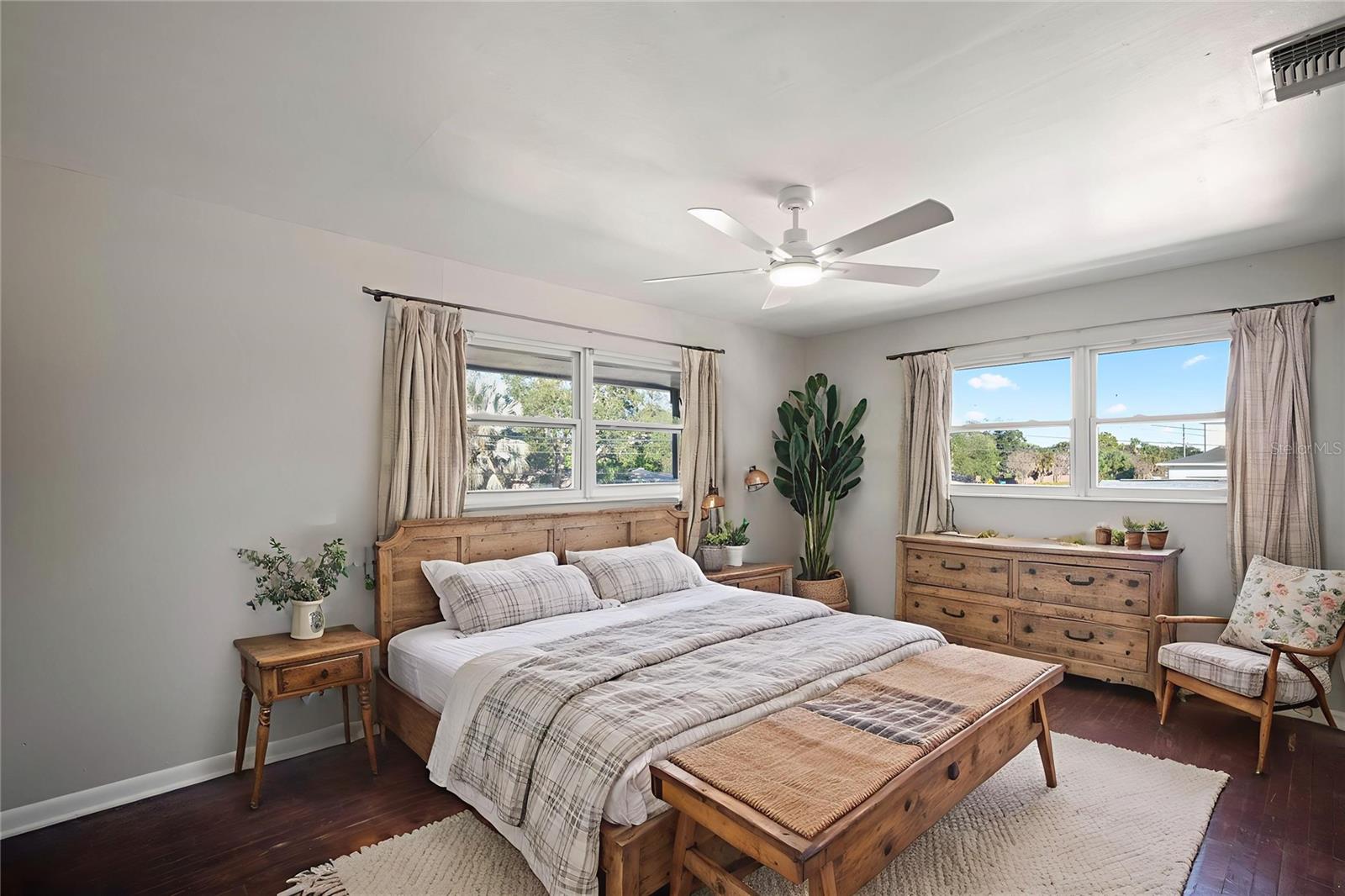 Listing photo id 39 for 1416 83rd Avenue N