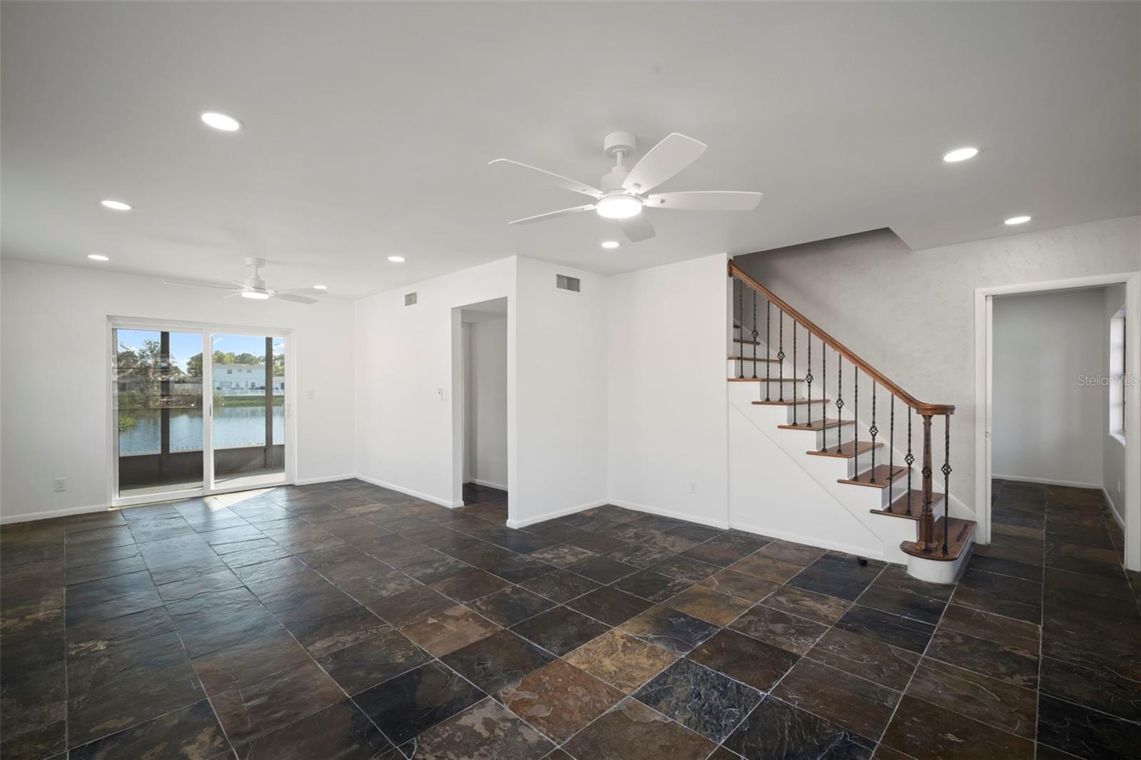 Listing photo id 3 for 1416 83rd Avenue N