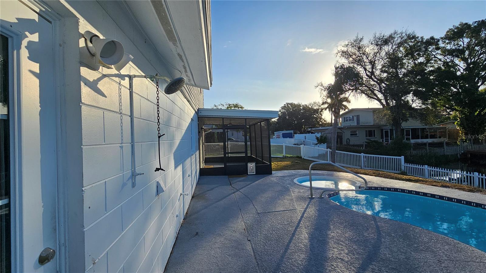 Listing photo id 50 for 1416 83rd Avenue N