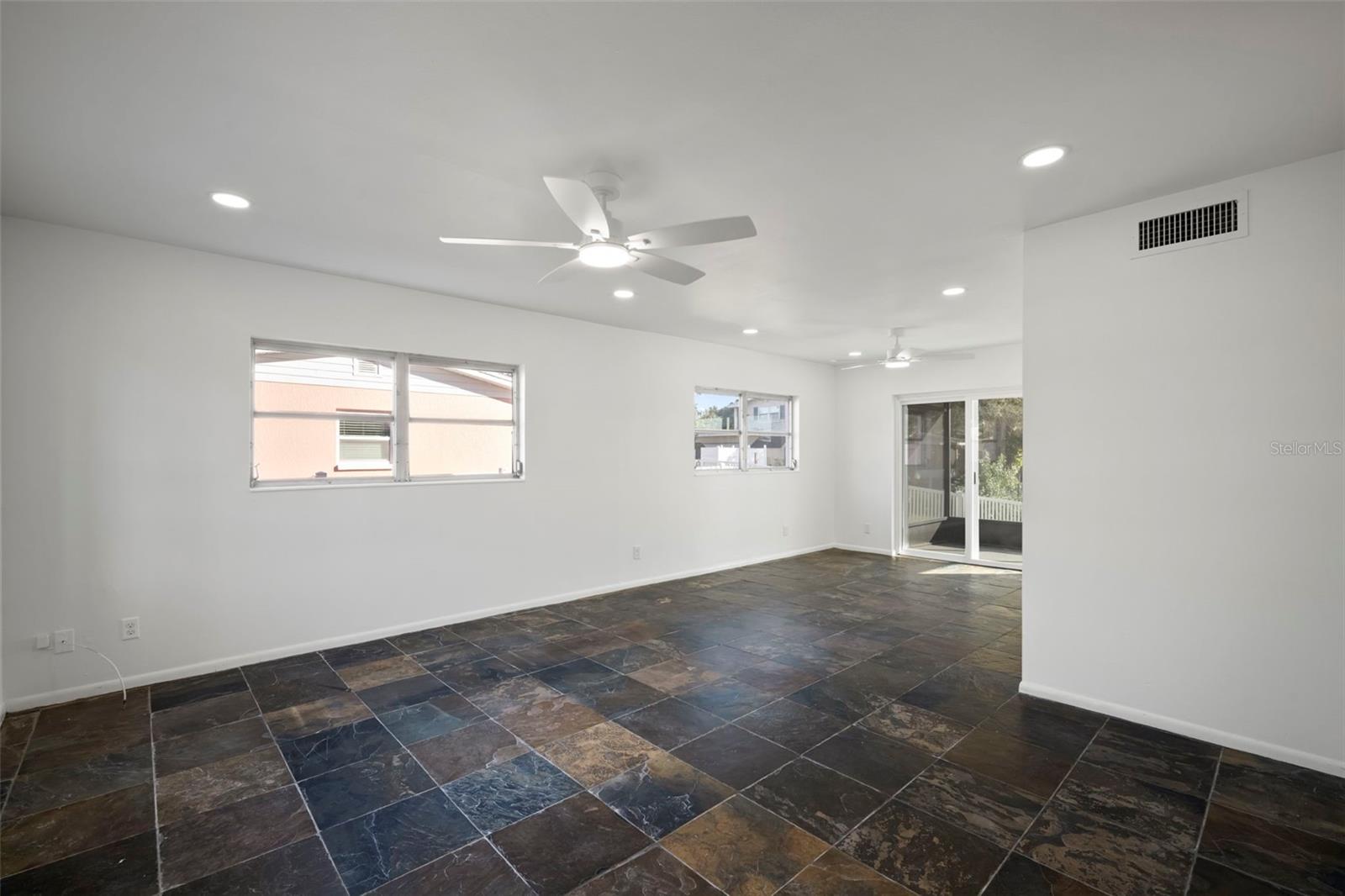 Listing photo id 4 for 1416 83rd Avenue N