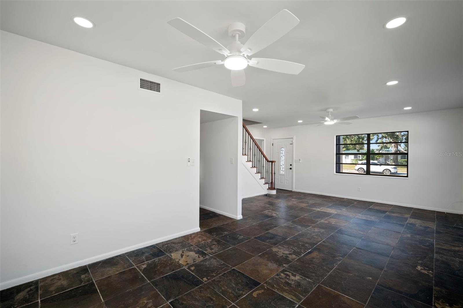 Listing photo id 5 for 1416 83rd Avenue N