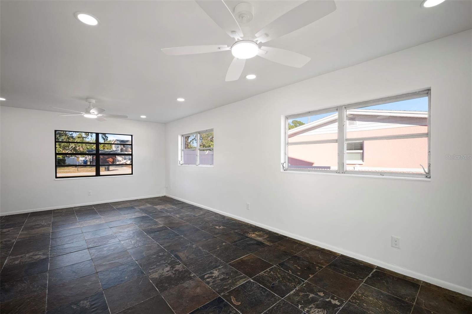 Listing photo id 7 for 1416 83rd Avenue N