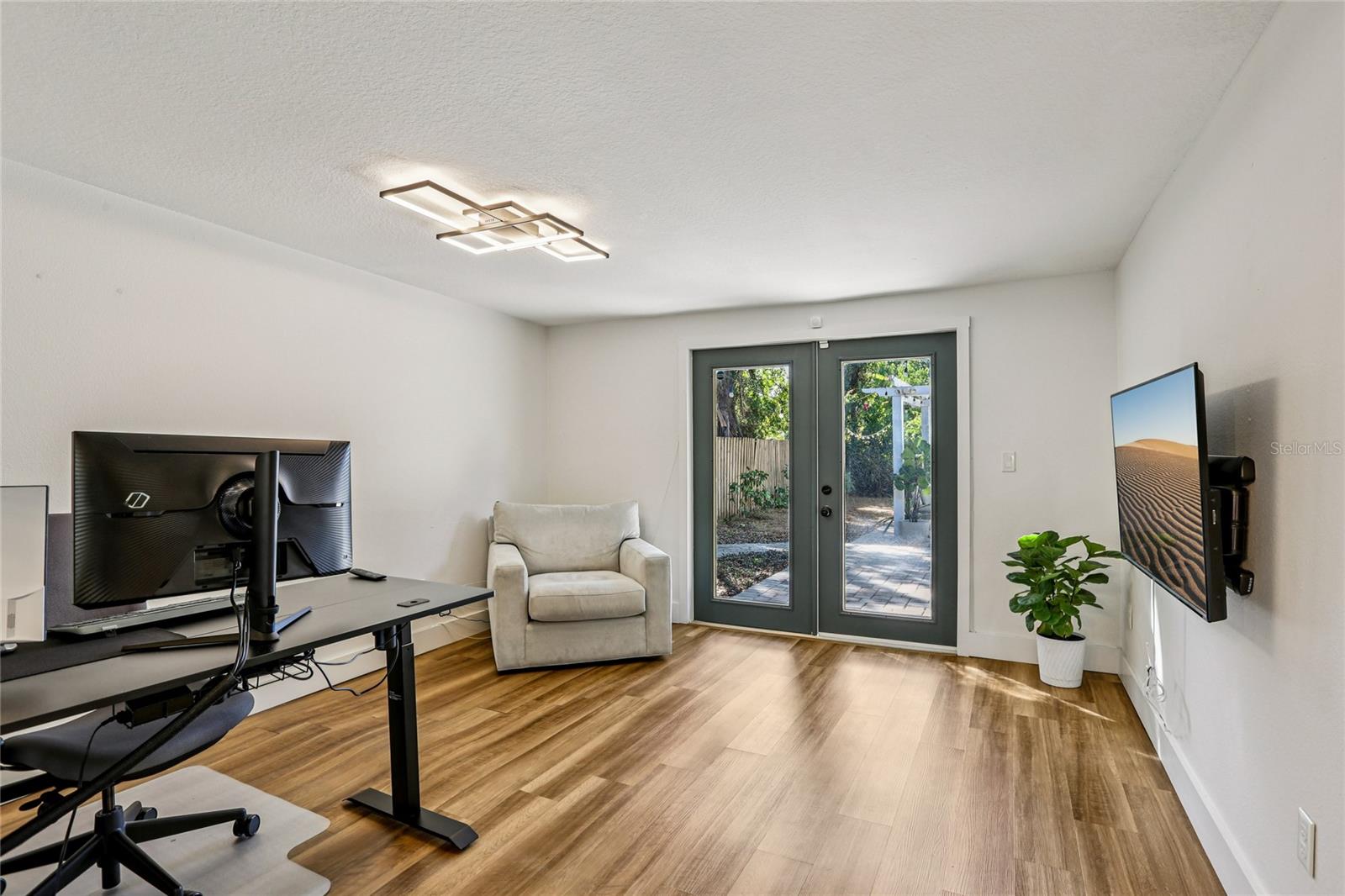 Image 22 of 43 For 4104 Seminole Avenue