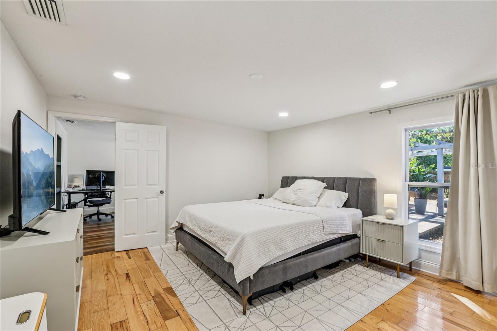 Image 26 of 43 For 4104 Seminole Avenue