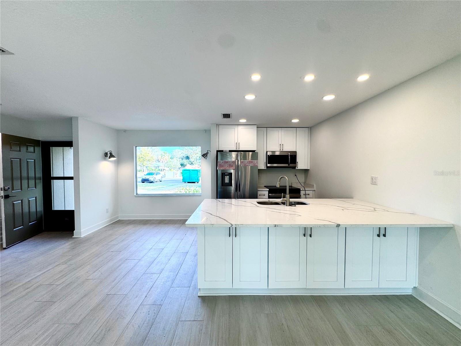 Image 10 of 43 For 11229 Bayshore Drive 77