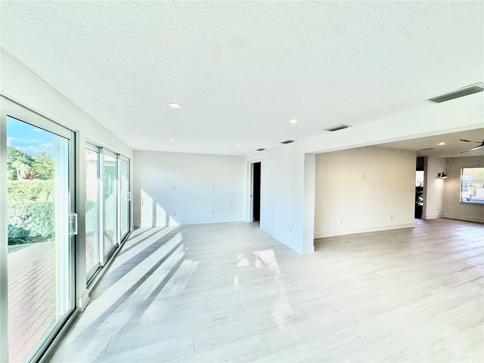 Image 12 of 43 For 11229 Bayshore Drive 77