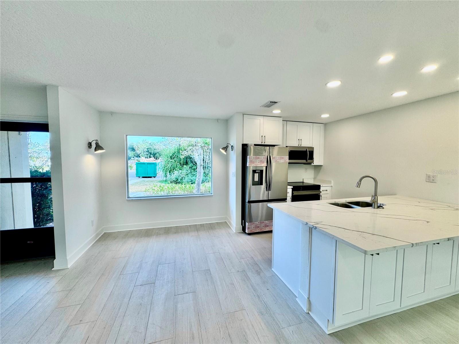 Image 8 of 43 For 11229 Bayshore Drive 77