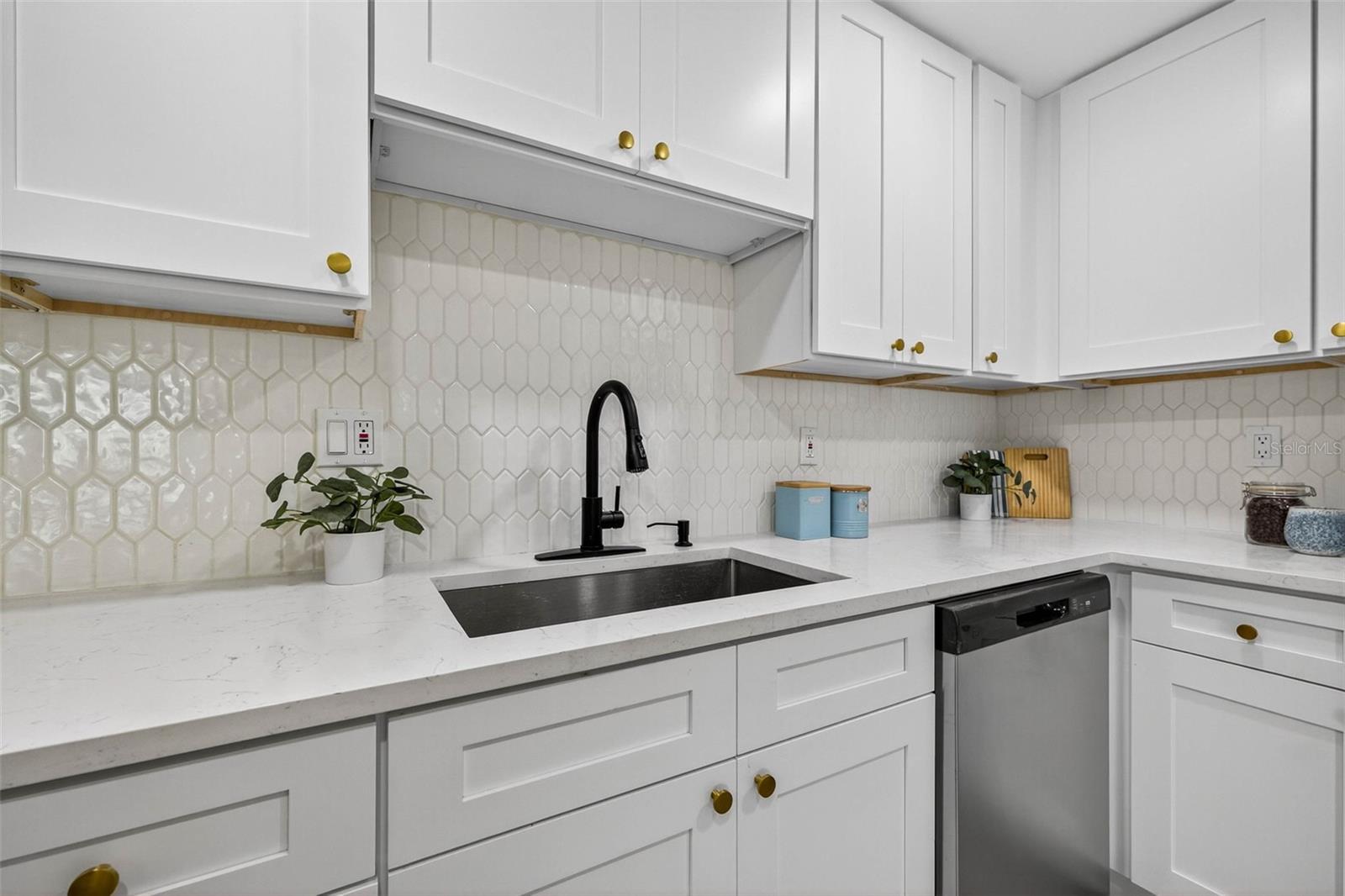 Image 9 of 28 For 1102 Lambright Street