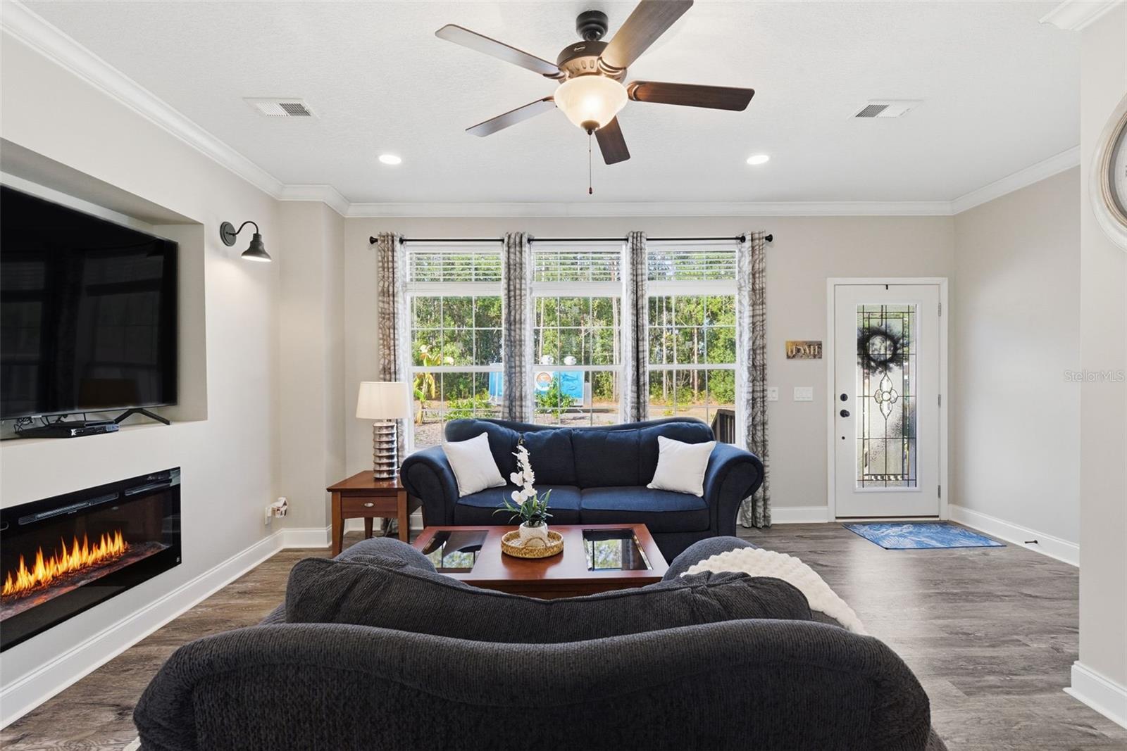 Image 9 of 63 For 6170 La Pine Road