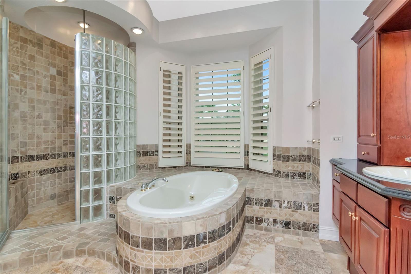 Image 21 of 39 For 7680 Paradise Pointe Circle S