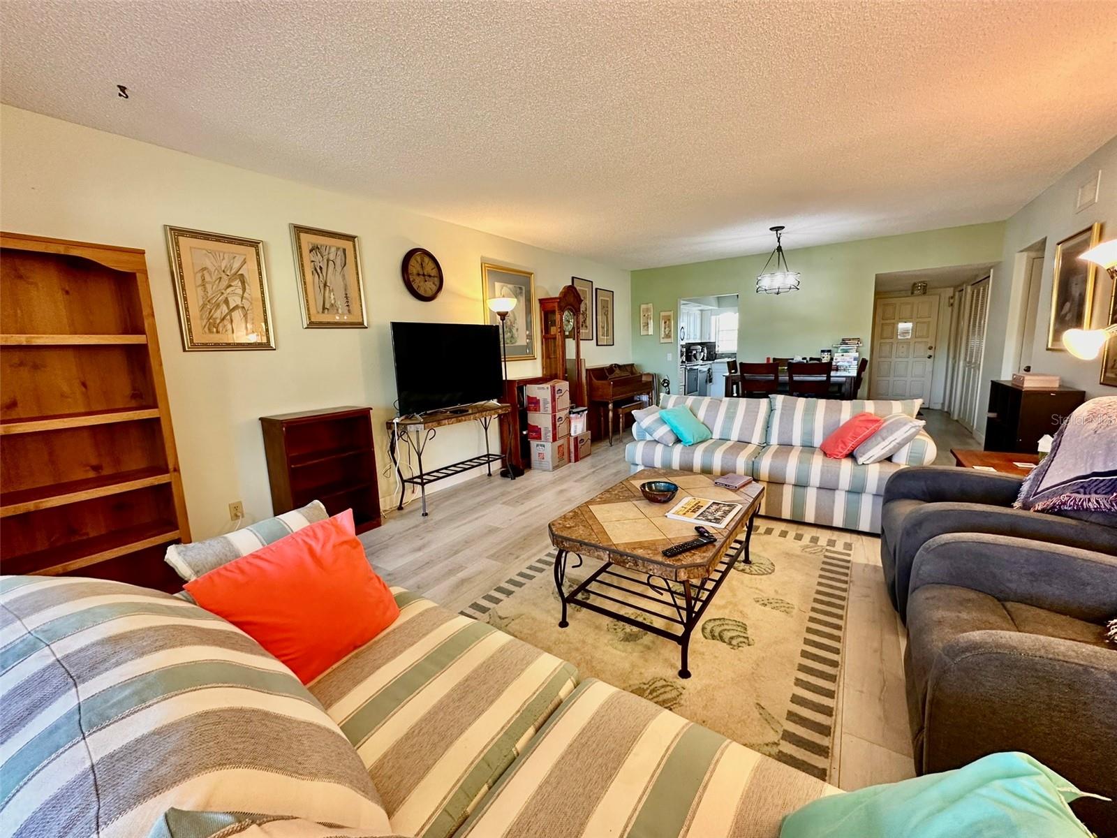 Image 7 of 41 For 2460 Franciscan Drive 76